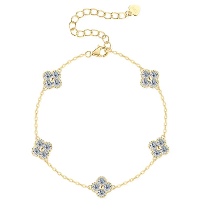Bracelet maille trèfle porte-bonheur en argent 925 plaqué or jaune lumineux et diamants vue en entier.