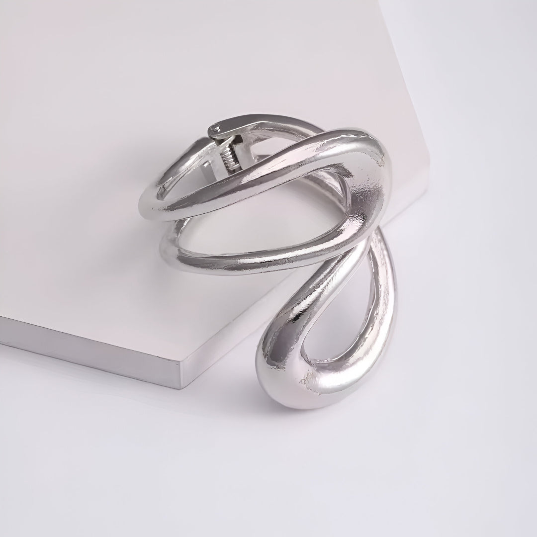 Bracelet manchette ajustable en or blanc vue de front.