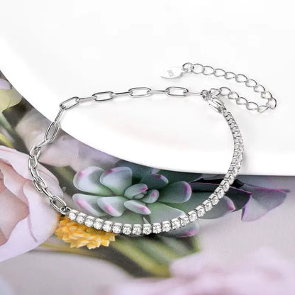 Bracelet semi-tennis chaîne cheval en argent 925 plaqué or blanc et moissanites à plat.