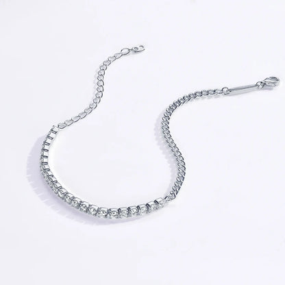 Bracelet semi-tennis chaîne cubaine en argent sterling plaqué or blanc et diamants en moissanite étalé.