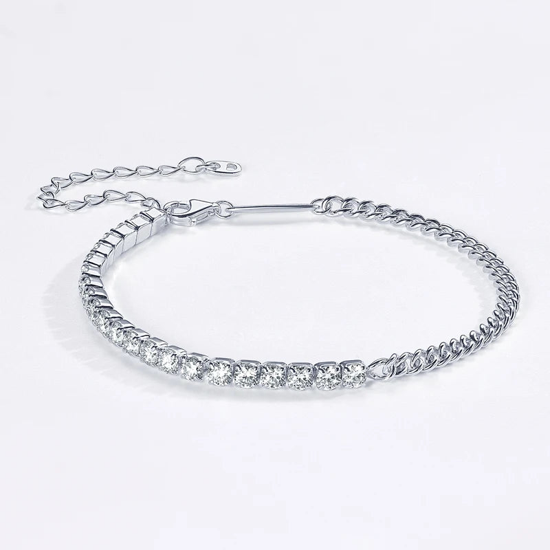 Bracelet semi-tennis chaîne cubaine en argent plaqué or blanc et moissanites à plat.