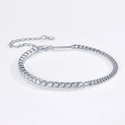 Bracelet semi-tennis chaîne cubaine en argent plaqué or blanc et moissanites à plat.