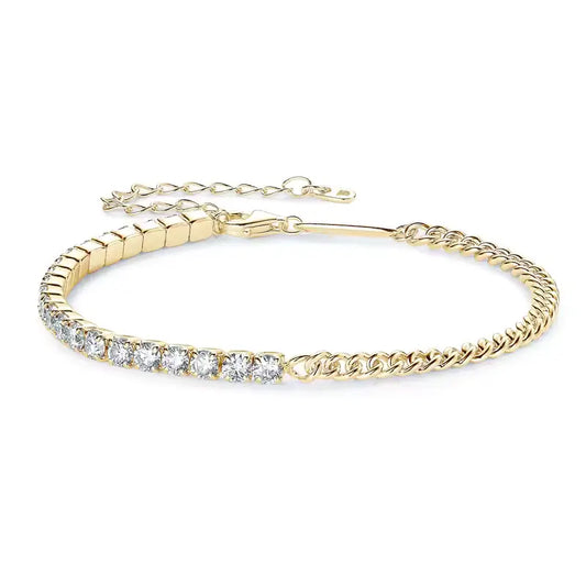 Bracelet semi-tennis maille cubaine de 3mm d'épaisseur en argent 925 plaqué or jaune et diamants sur fond blanc.