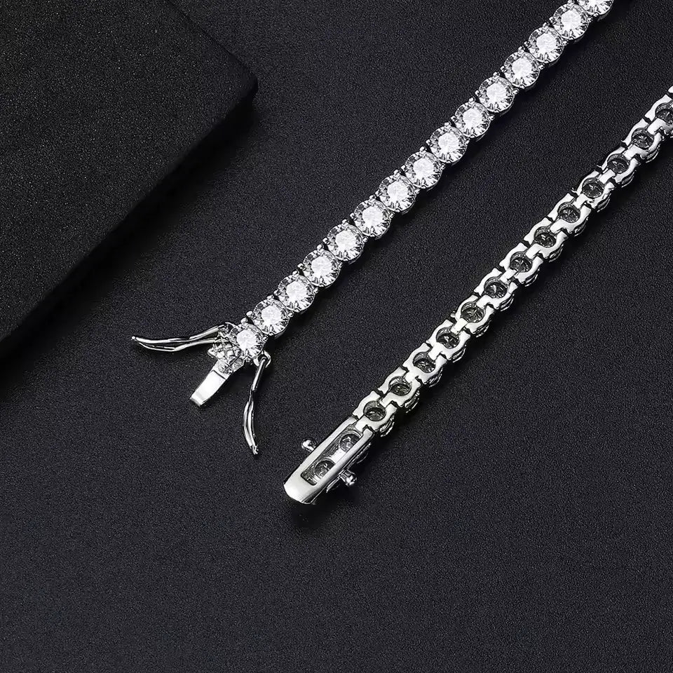 Bracelet tennis riad en argent 925 plaqué or blanc et diamants vue de proche.