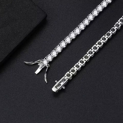 Bracelet tennis riad en argent 925 plaqué or blanc et diamants vue de proche.