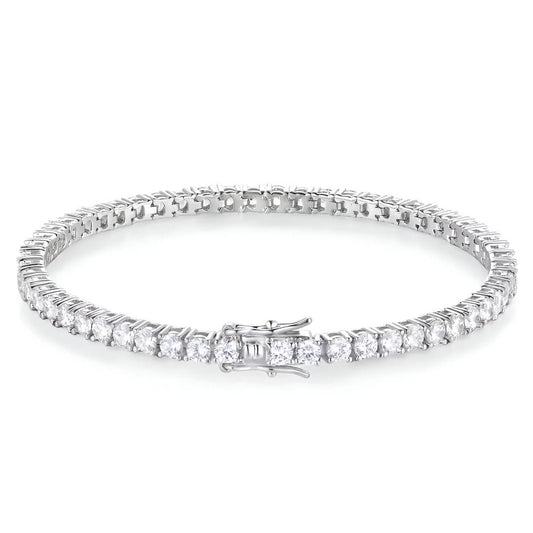 Bracelet tennis en argent 925 plaqué or blanc et diamants synthétiques sur fond blanc.