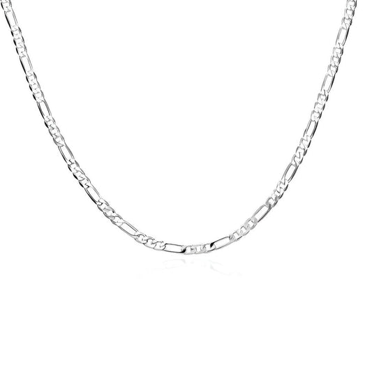 Chaîne figaro en argent sterling 925 sur fond blanc.
