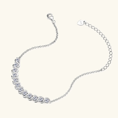 Bracelet chaîne fluide en argent 925 plaqué or blanc et diamants en moissanite à plat.