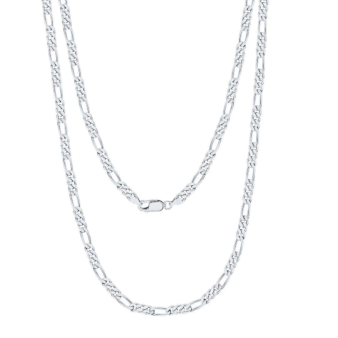 Chaîne maille figaro en argent 925 plaqué or blanc sur fond blanc.