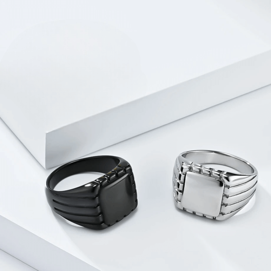 Chevalières pavé rainuré en acier inoxydable plaqué titane blanc et noir à plat.