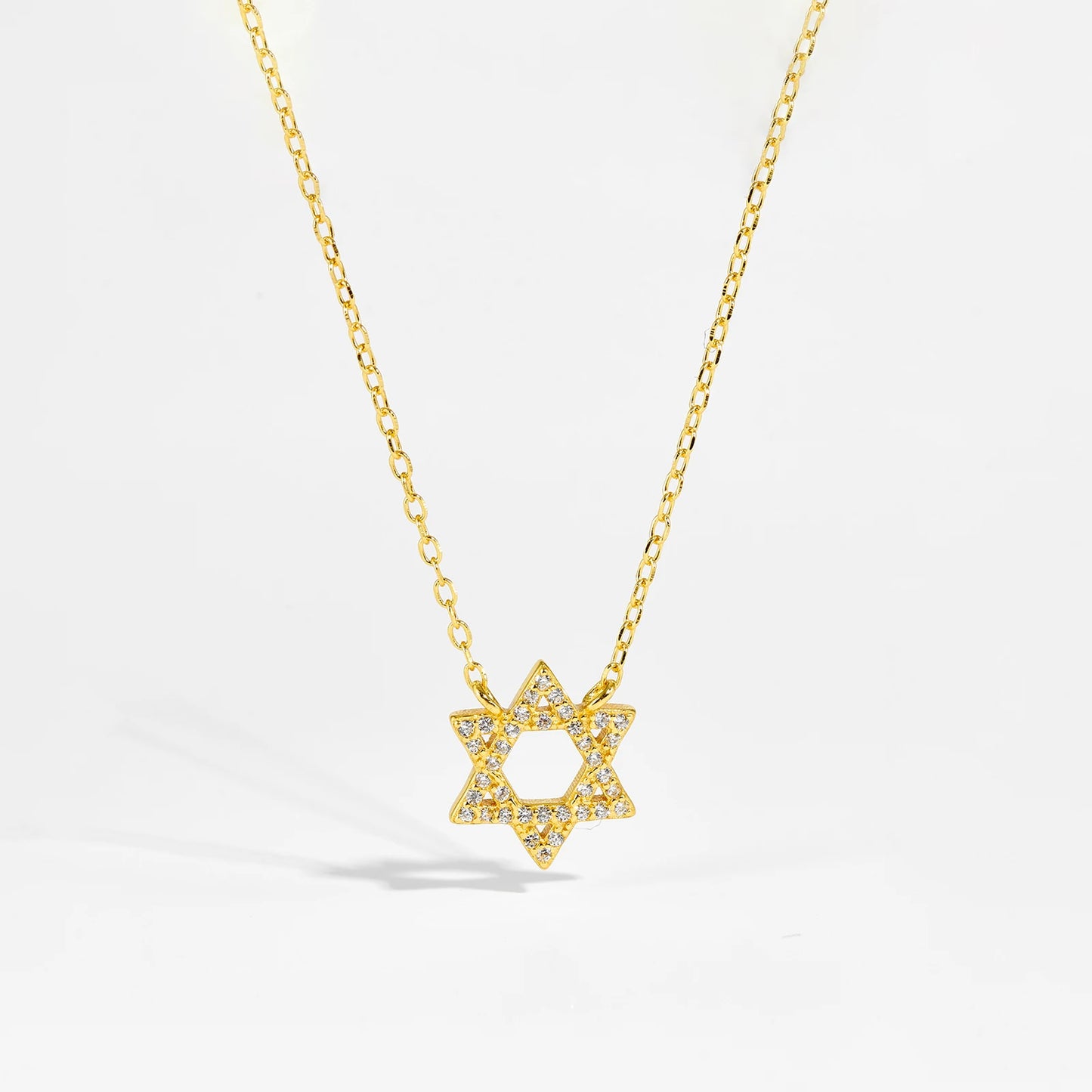 Collier étoile de david en argent 925 plaqué or jaune et diamants vue de face.