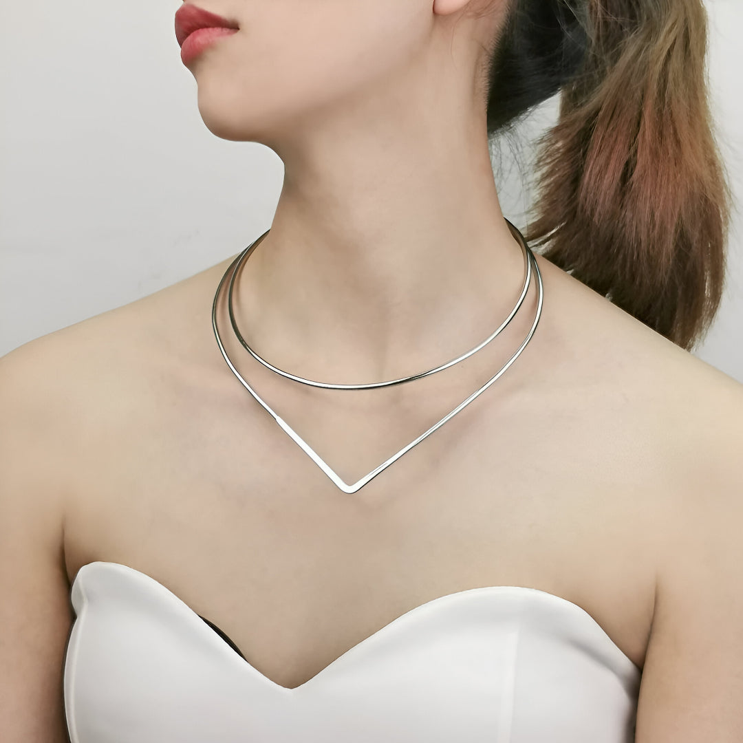 COLLIER OUVERT LIGNE POINTE EN ARGENT