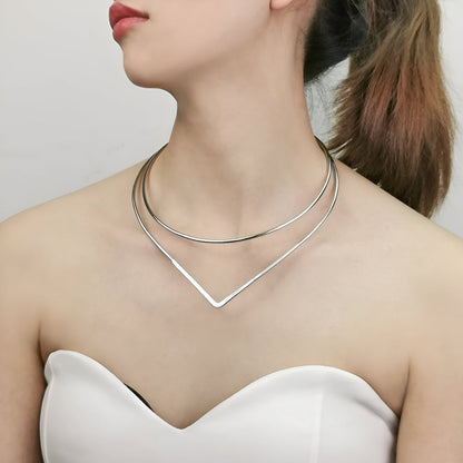 COLLIER OUVERT LIGNE POINTE EN ARGENT
