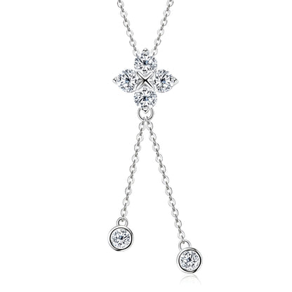 Collier fleur étincelante à pampilles en argent sterling 925 plaqué or blanc 18K sur fond neutre, bijou de luxe
