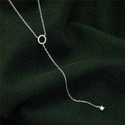 Collier lariat en or blanc et diamants naturels vue de face.