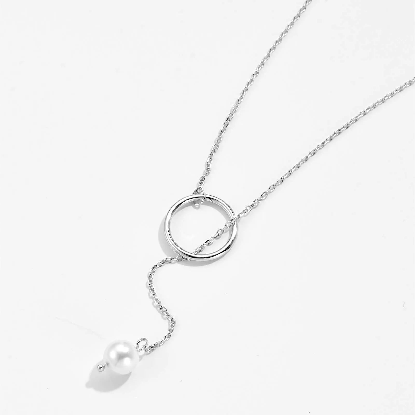 Collier lariat perle naturelle pendante nacrée Ashley en argent 925 plaqué or blanc à plat.