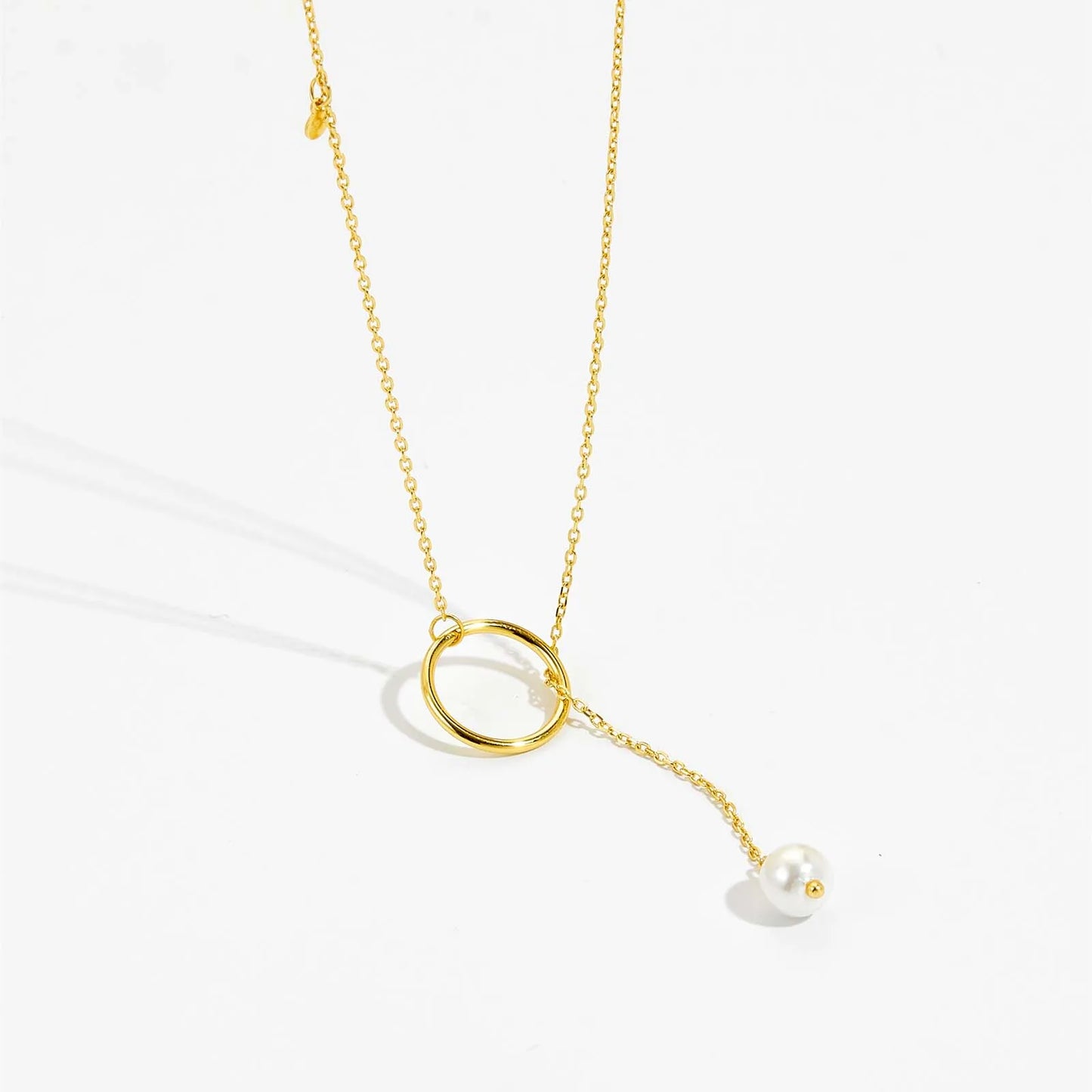 Collier lariat perle naturelle pendante nacrée Ashley en argent 925 plaqué or jaune posé.