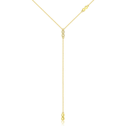 Collier long motif infini albert en argent 925 plaqué or jaune et diamants sur fond blanc.