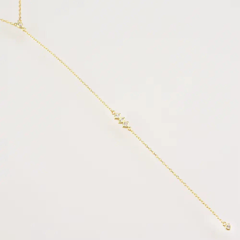 Collier long pendentif chaîne doré en argent 925 plaqué or jaune chaleureux et diamants étiré à plat.