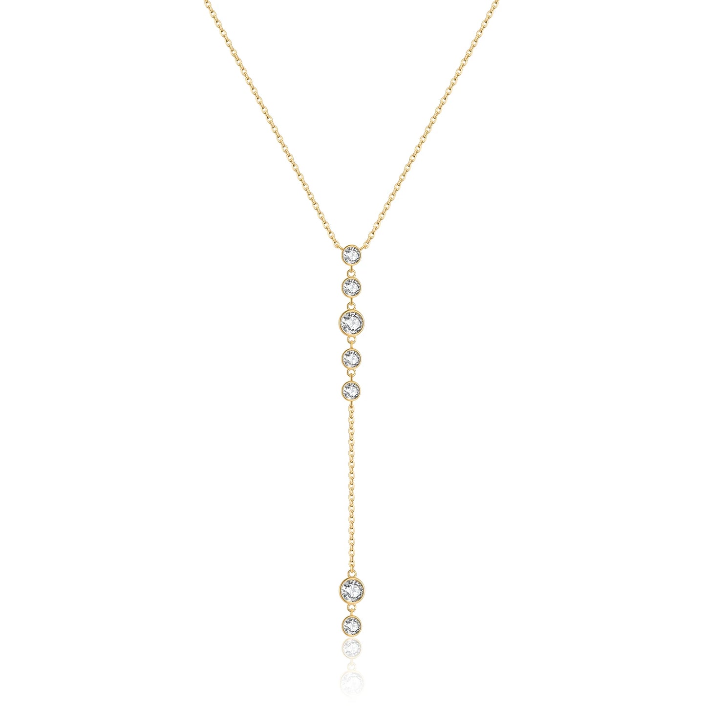 Collier long pendentif Noëvan en argent 925 plaqué or jaune et diamants en zircon sur fond blanc.