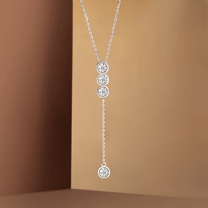 Collier pendeloque Lyana en argent sterling 925 plaqué or blanc et diamants vue de face.