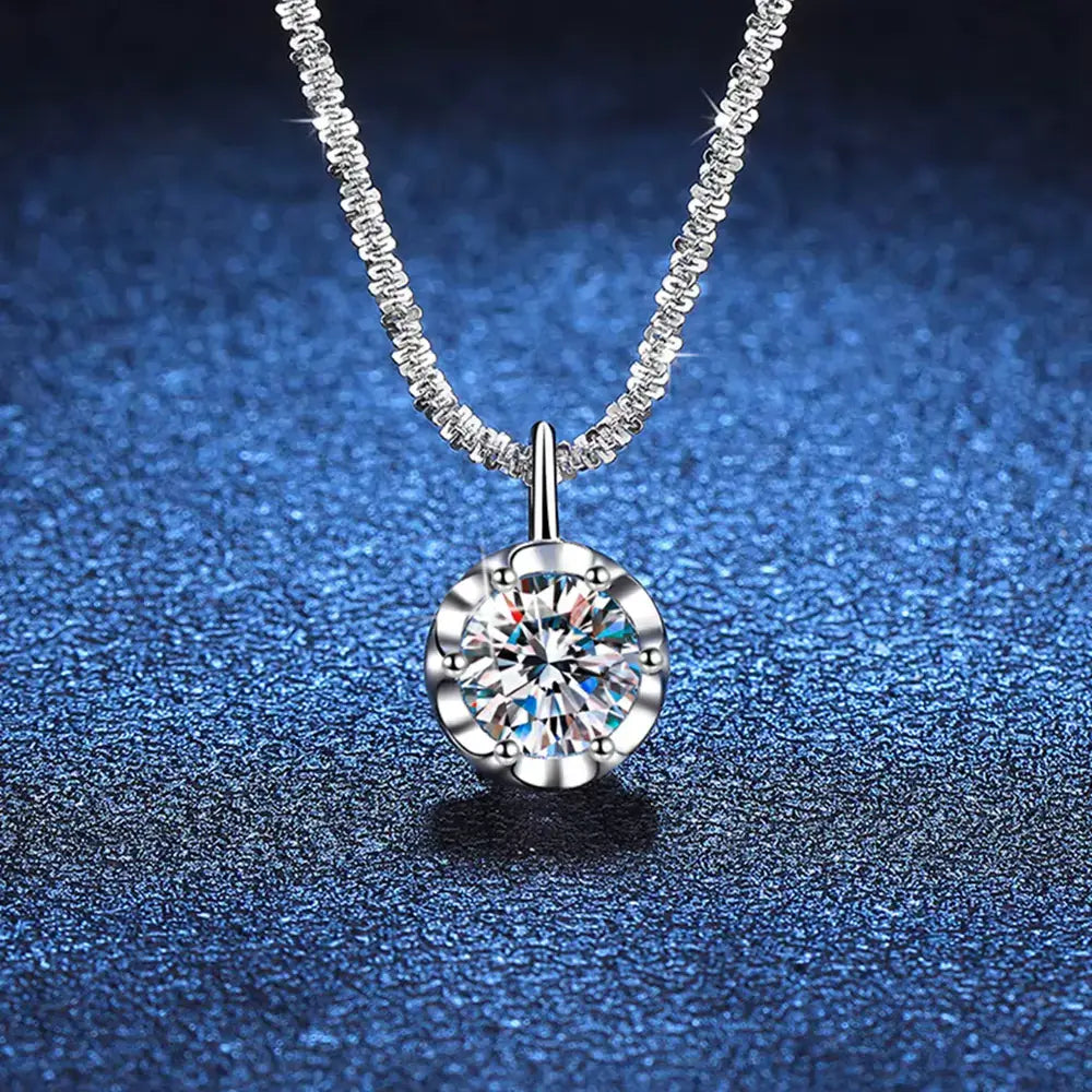 Collier pendentif maille forçat miroir Daniella en argent sterling 925 plaqué or blanc et diamants vue de face.