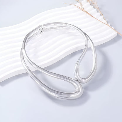 COLLIER SCULPTÉ EN ARGENT