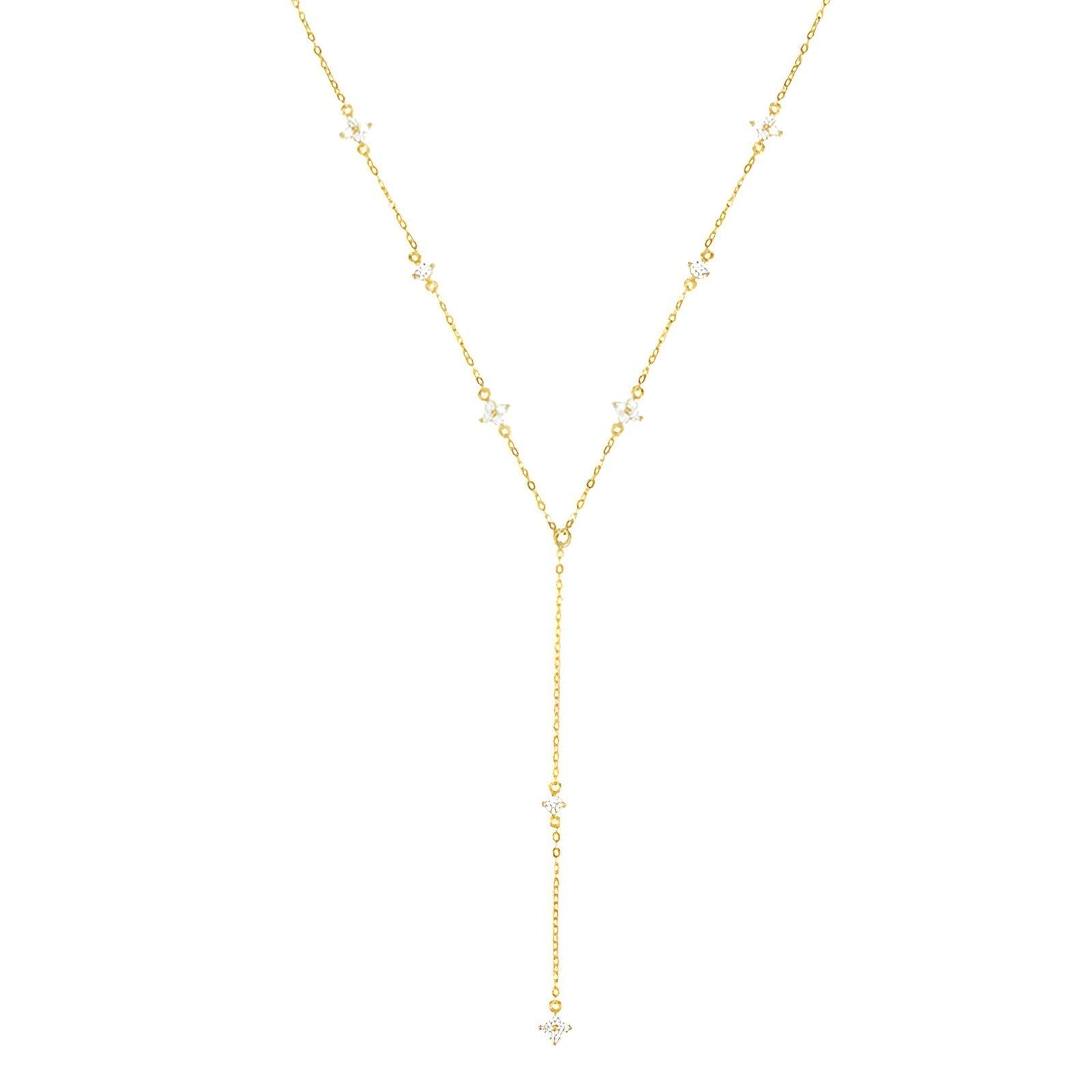 Collier sautoir en or jaune et diamants synthétiques sur fond blanc.
