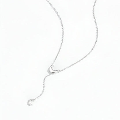 Collier sautoir lune amovible en argent 925 plaqué or blanc vue de côté.