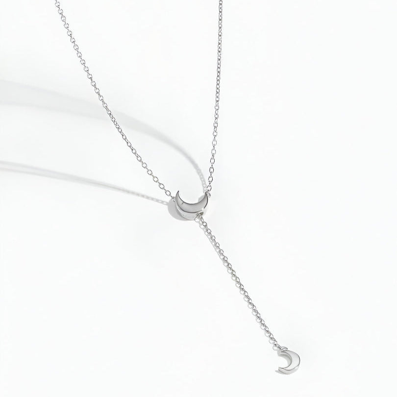 Collier sautoir lune amovible en argent 925 plaqué or blanc à plat.