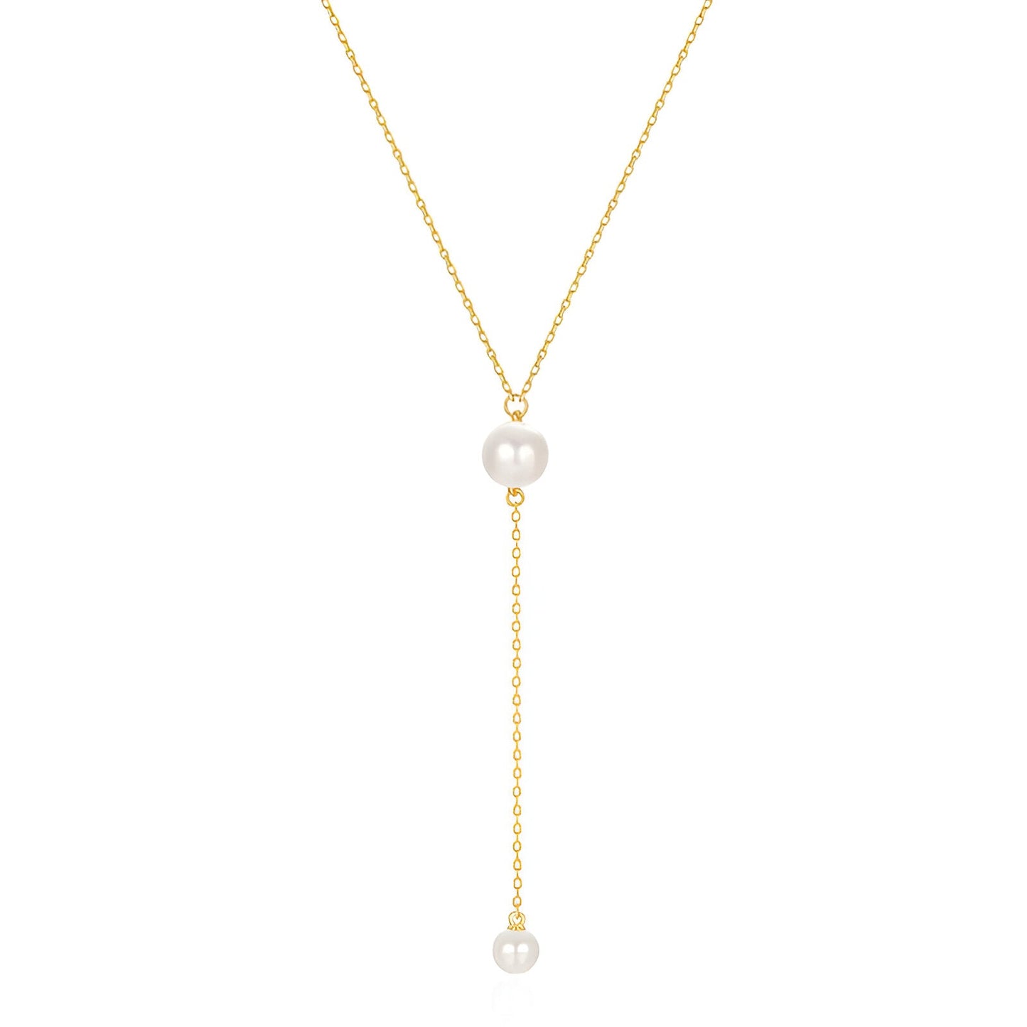 Collier sautoir perle en acier inoxydable plaqué or jaune orné de perles sur fond blanc.