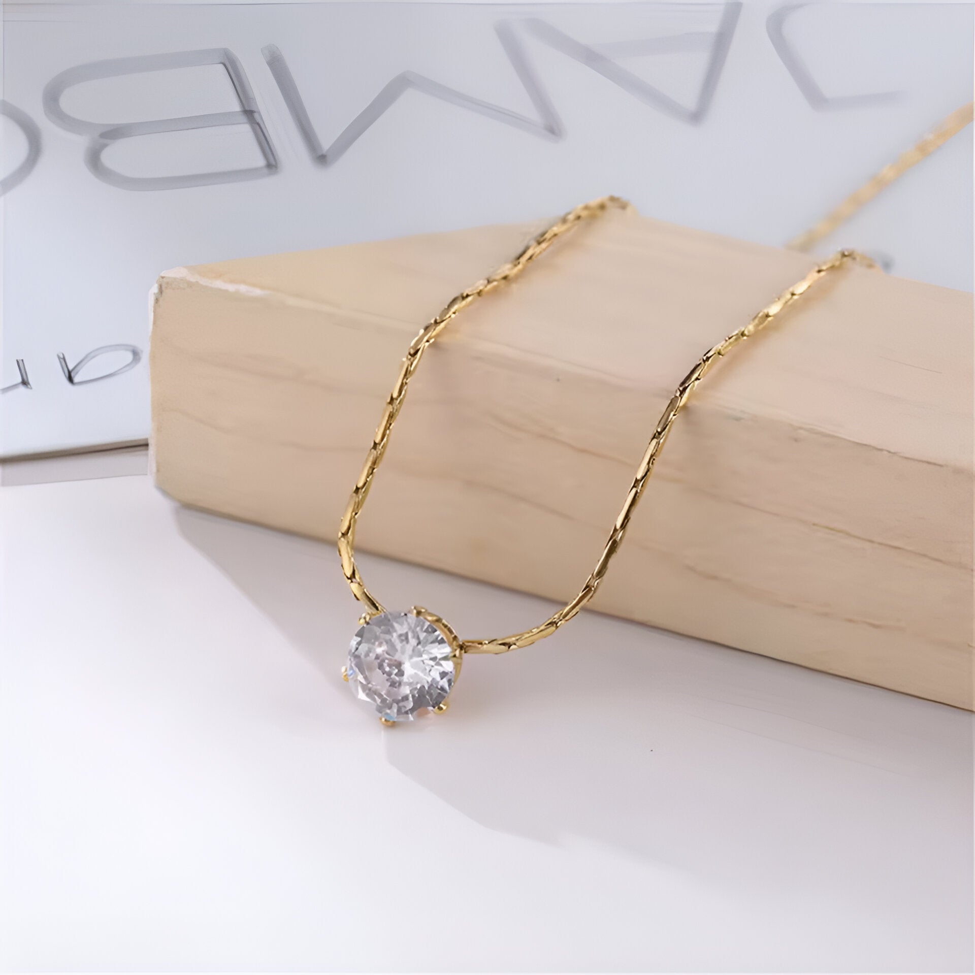 Collier Solitaire Lumière Dorée