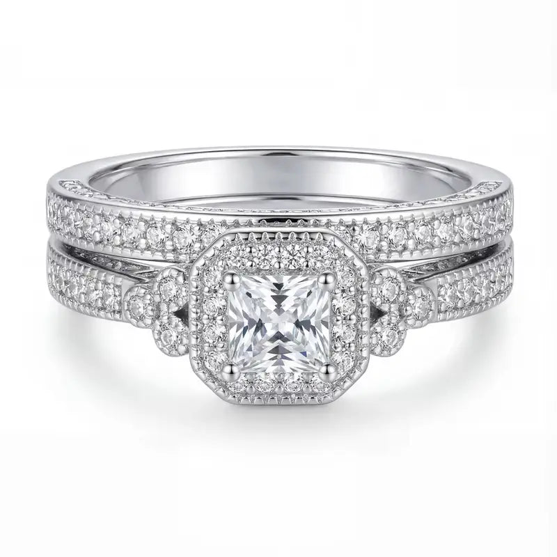 Duo de bagues de fiançailles accumulation Liora en argent 925 plaqué or blanc et diamants  rayonnants vue de face.