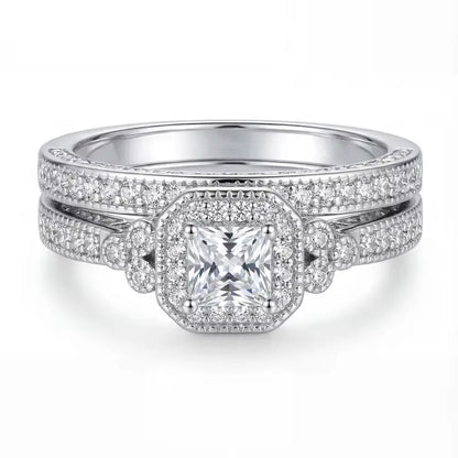 Duo de bagues de fiançailles accumulation Liora en argent 925 plaqué or blanc et diamants  rayonnants vue de face.
