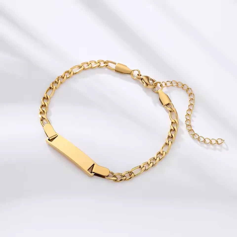 Gourmette chaîne cubaine ajustable en acier doré vue du dessus.