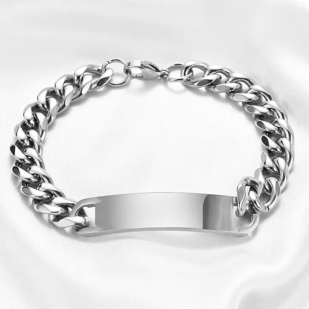 Gourmette maille cubaine en acier 316L plaqué argent 925 à plat.