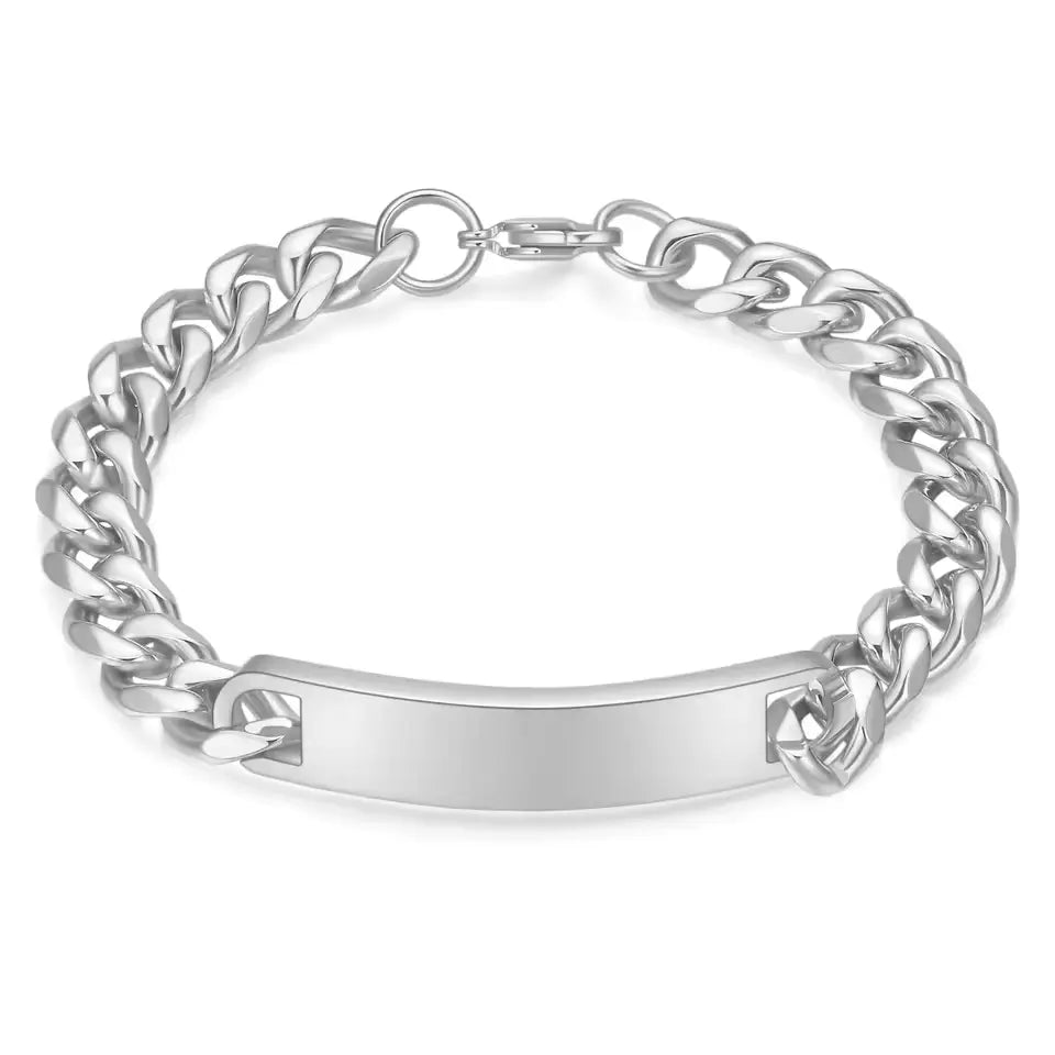 Gourmette maille cubaine en acier 316L plaqué argent 925 sur fond blanc.