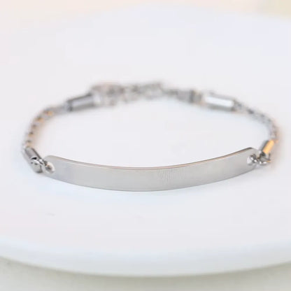 Gourmette maille torsadée en acier inoxydable plaqué titane blanc vue de face.