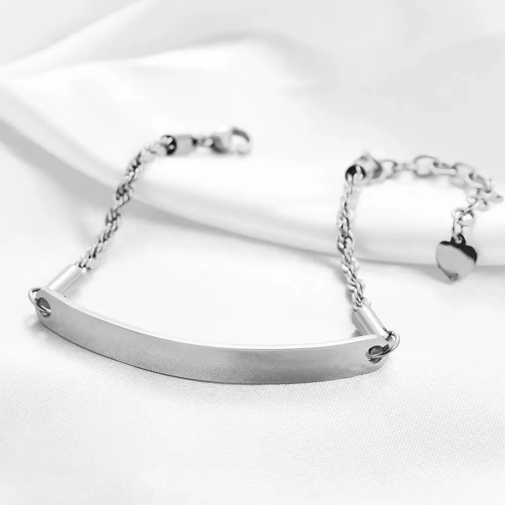 Gourmette maille torsadée en acier inoxydable plaqué titane blanc ouvert.