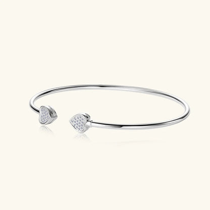 Jonc double cœur argenté Elvaëlys en argent 925 plaqué or blanc et moissanites vue de côté.