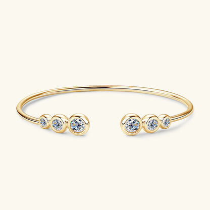 Bracelet jonc fin en argent 925 plaqué or jaune et diamants sertis clos vue de face.