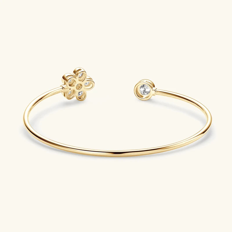 Bracelet jonc floral en argent 925 plaqué or jaune et diamants en moissanite étincelants vue de dos.