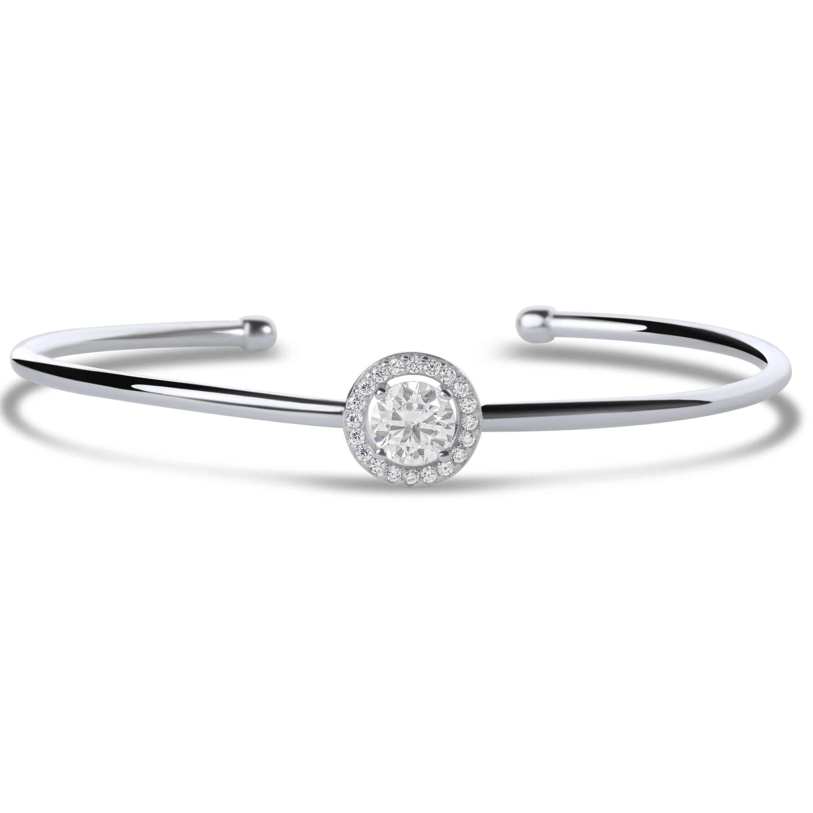 Jonc halo solitaire en argent 925 plaqué or blanc et diamants en moissanite sur fond blanc.