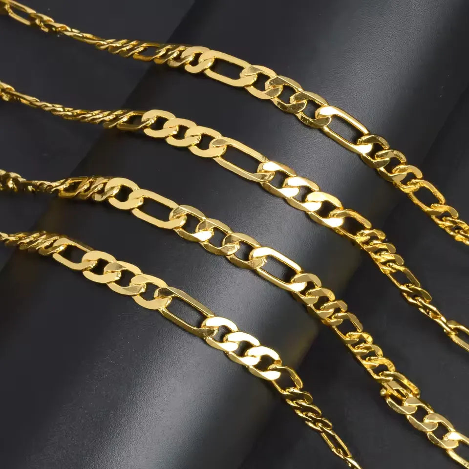 Maille figaro en argent sterling plaqué or jaune vue du dessus.