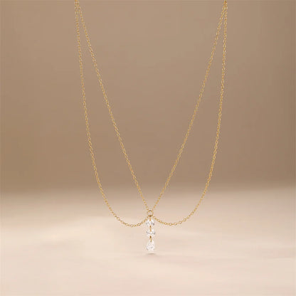 Collier multi-chaînes en argent 925 plaqué or jaune raffiné et pendentif d'oxydes de zirconium debout.