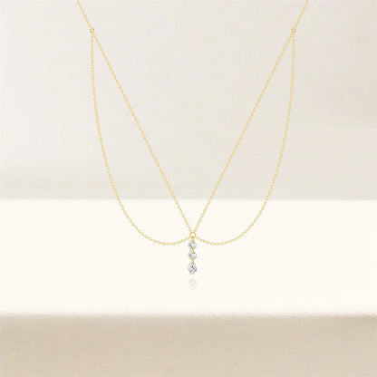 Multi-chaînes en argent 925 plaqué or jaune et pendentif d'oxydes de zirconium vue de face.
