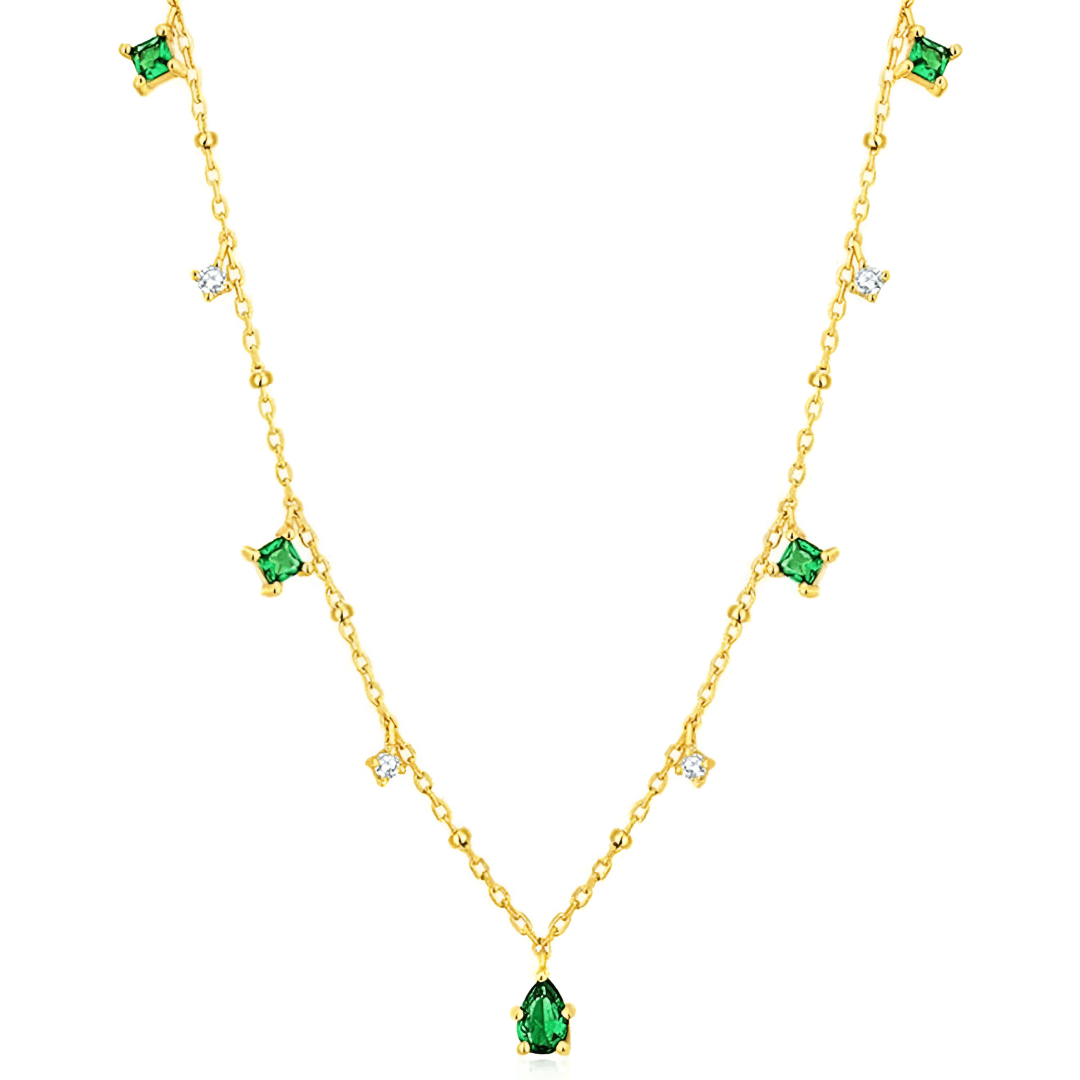 Pendentif à breloques Sylas en argent 925 plaqué or jaune et diamants sur fond blanc.