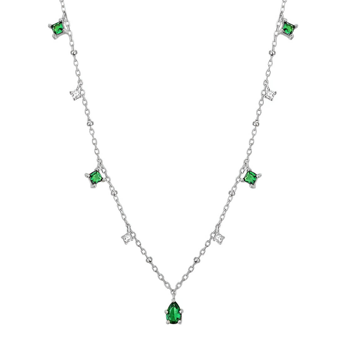 Pendentif à charms en argent 925 plaqué or blanc et zircons naturels verts et blancs sur fond blanc.