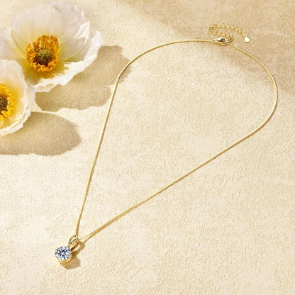 Pendentif entrelacé oriana en argent 925 plaqué or jaune et diamant solitaire à plat vue en entier.