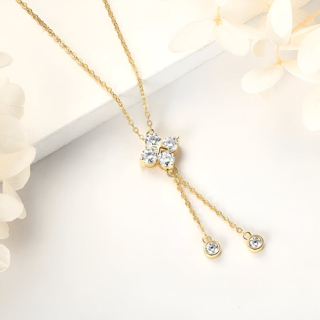 Collier pendentif fleur à pampilles en argent 925 plaqué or jaune et diamants à plat.